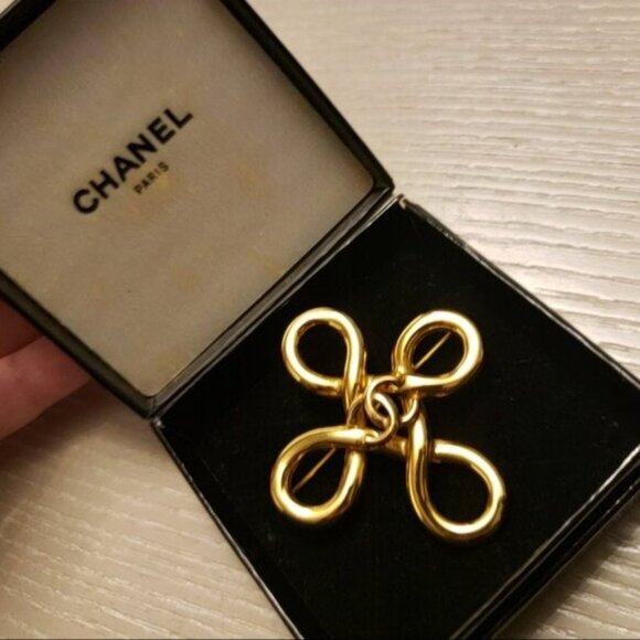 Chanel Vintage Brooch Interlocking CCs cross clover - Picture 12 of 15